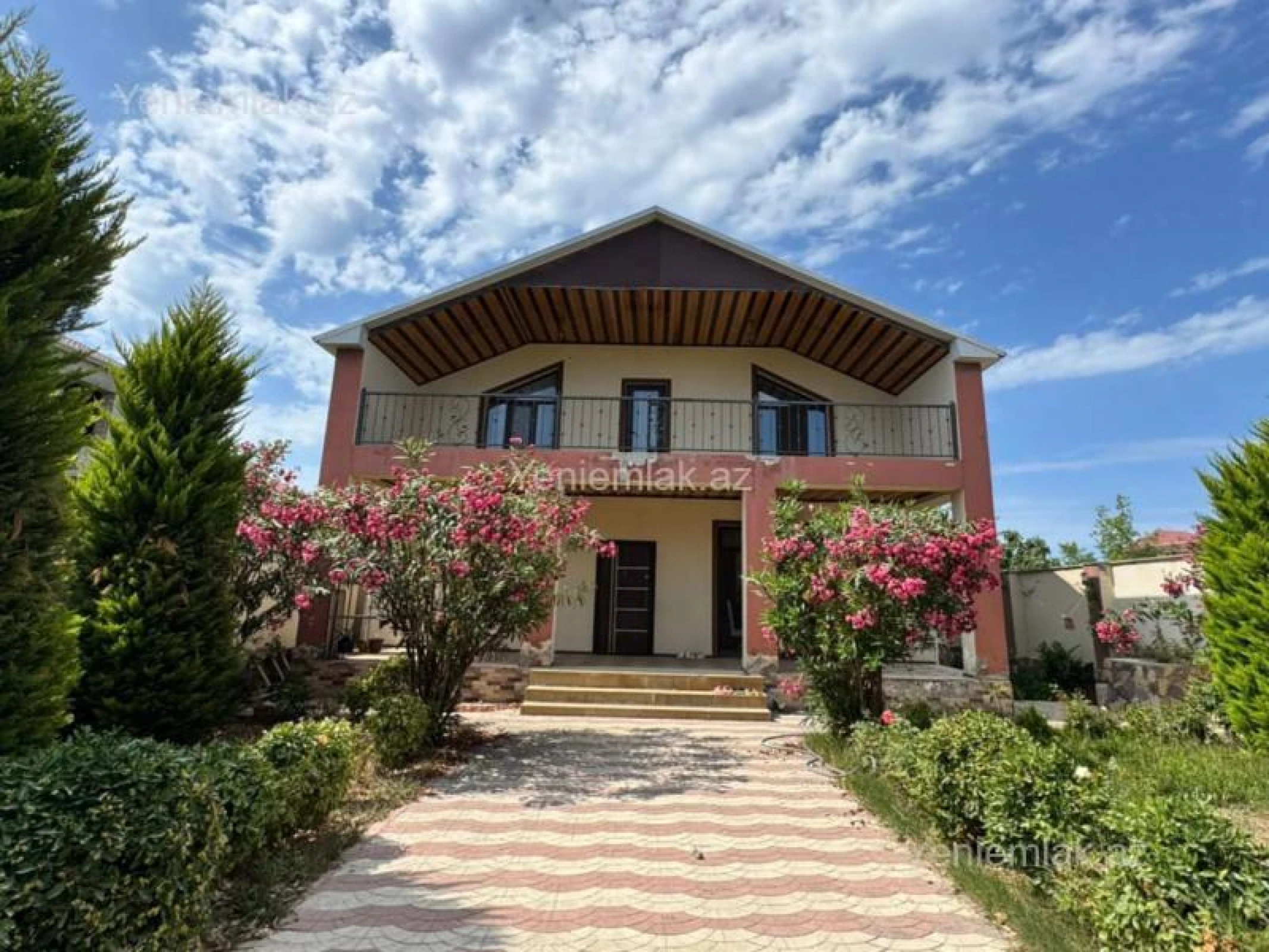 Satılır 4 otaqlı həyət evi 160 m²