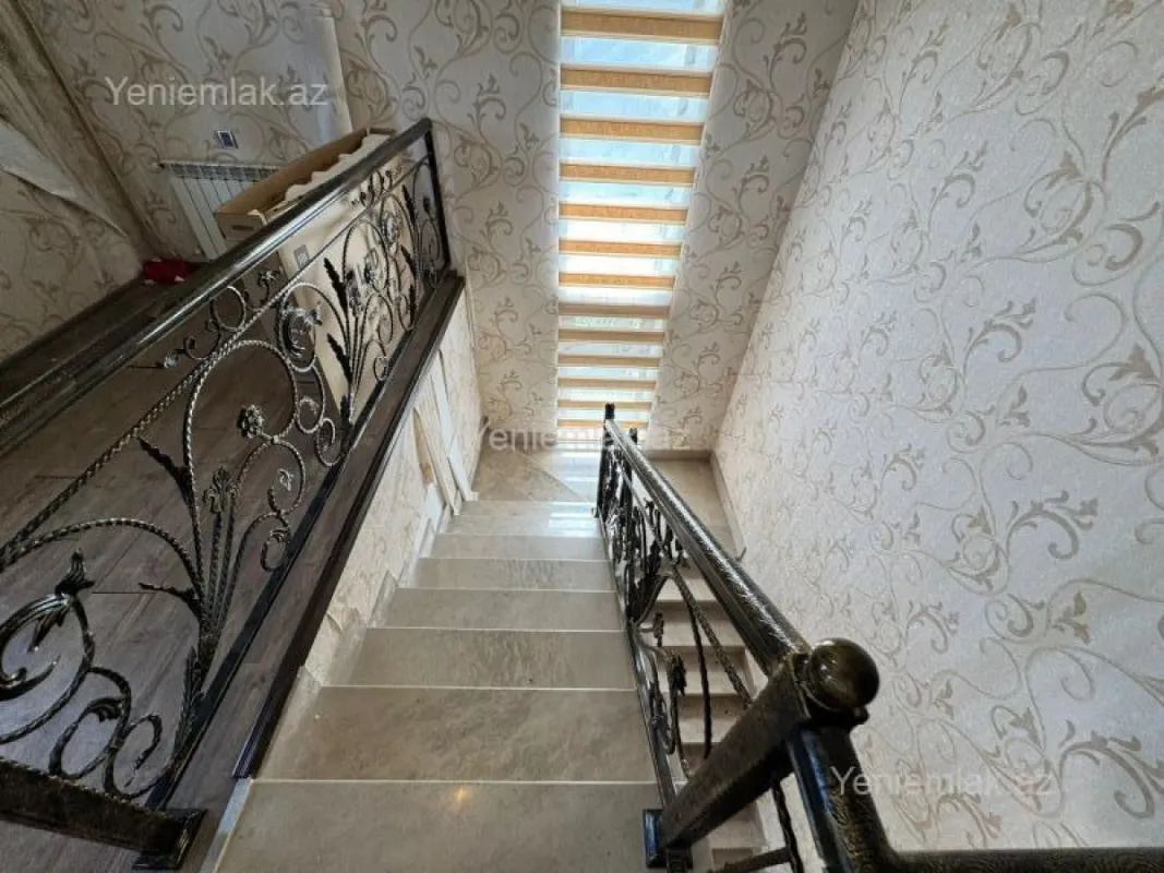 Satılır 4 otaqlı həyət evi 160 m²