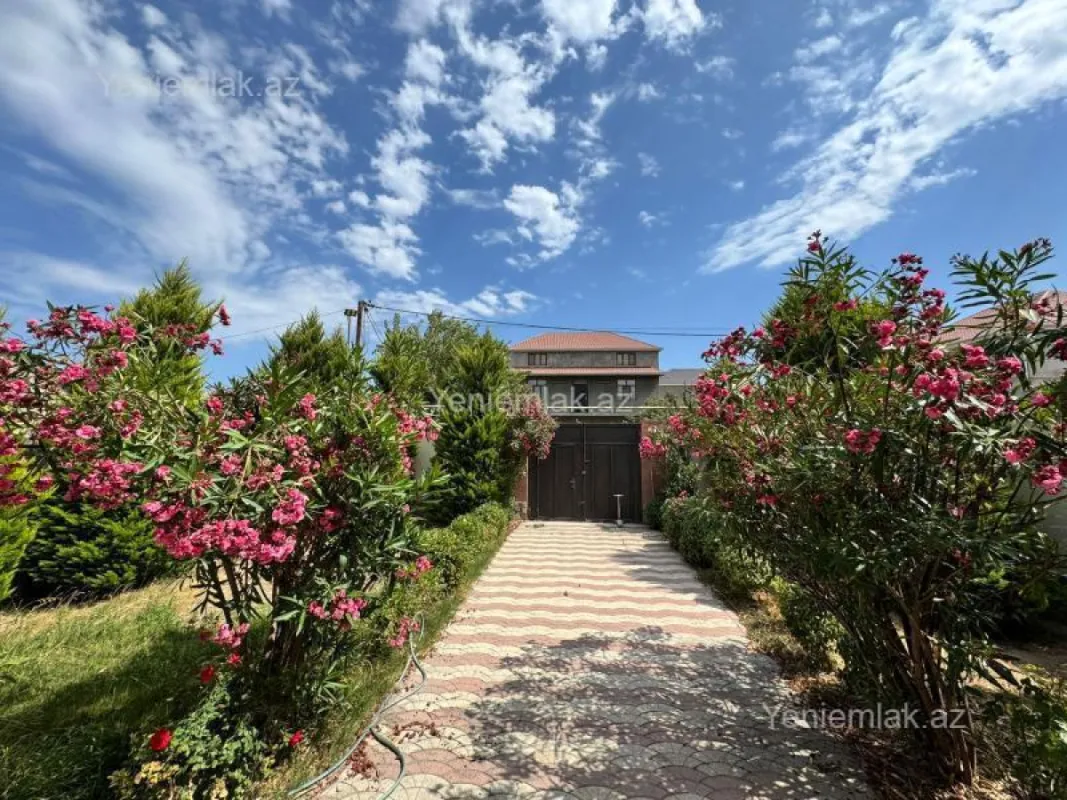 Satılır 4 otaqlı həyət evi 160 m²