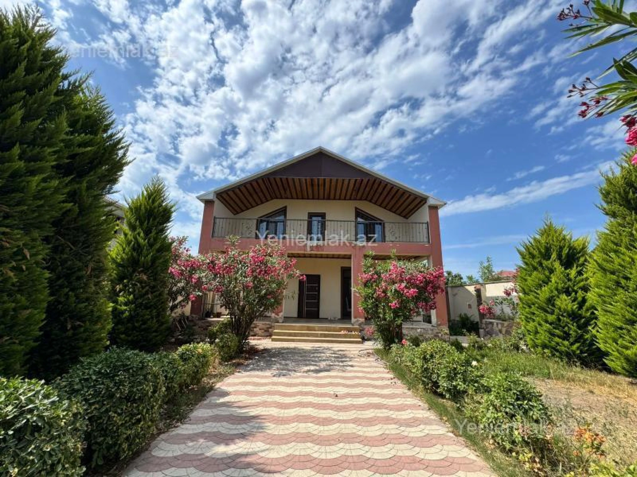 Satılır 4 otaqlı həyət evi 160 m²