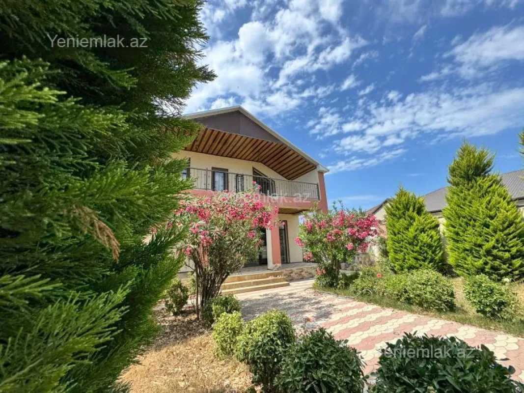 Satılır 4 otaqlı həyət evi 160 m²