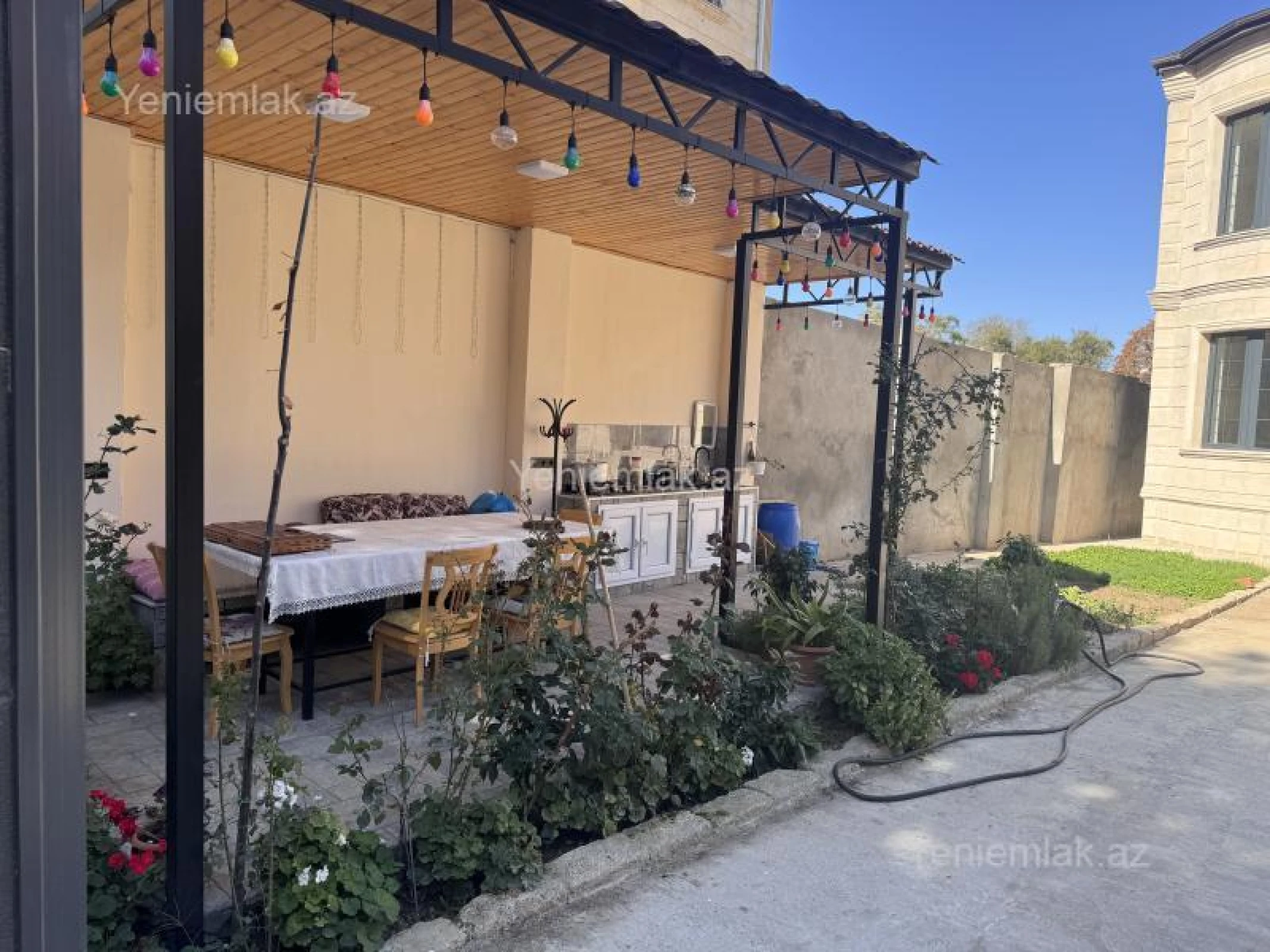 Satılır 5 otaqlı həyət evi 220 m²