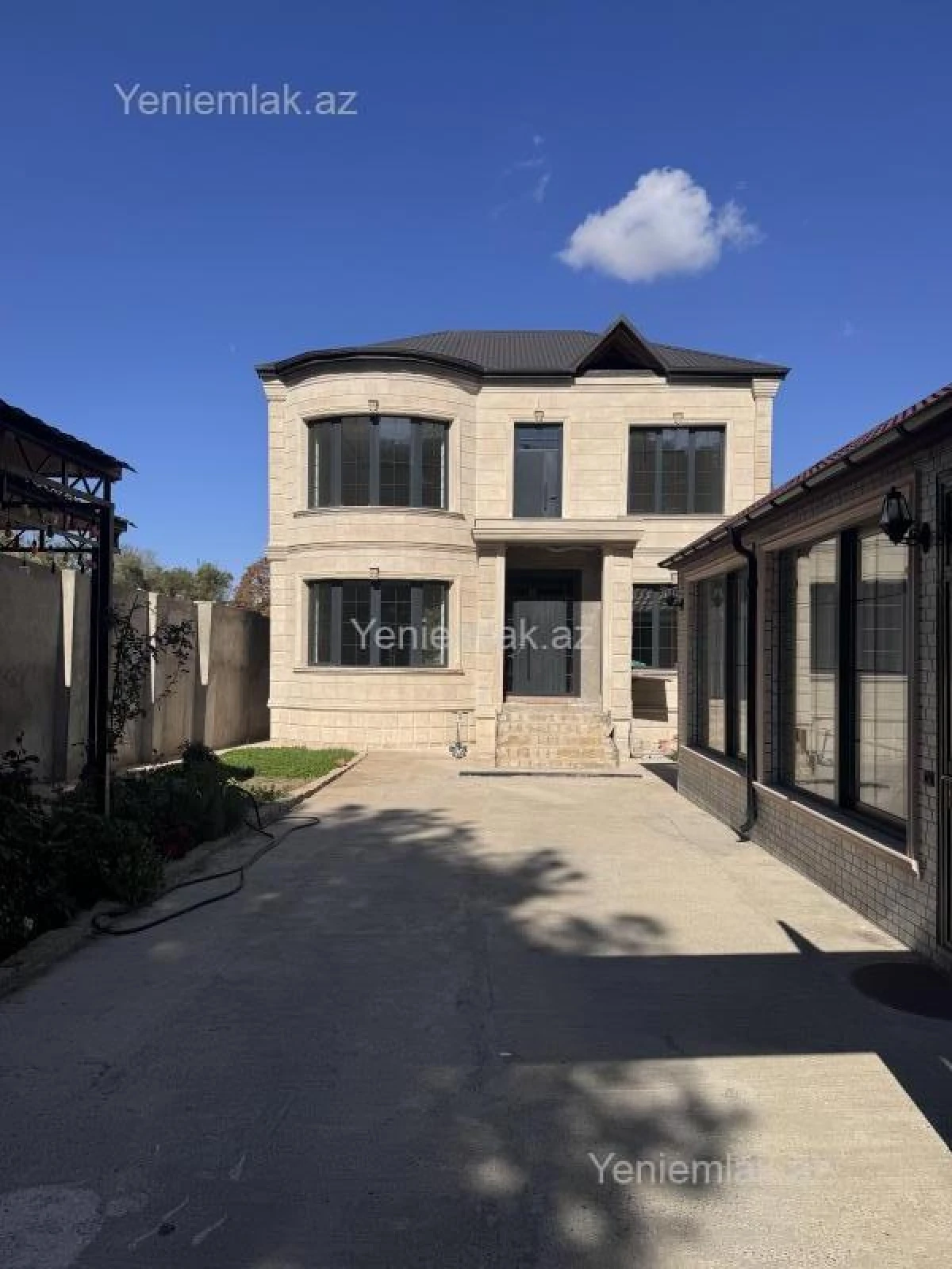 Satılır 5 otaqlı həyət evi 220 m²