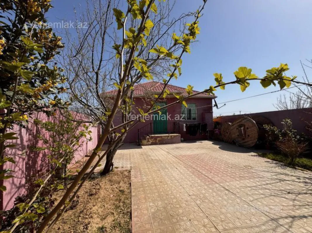 Satılır 3 otaqlı həyət evi 100 m²