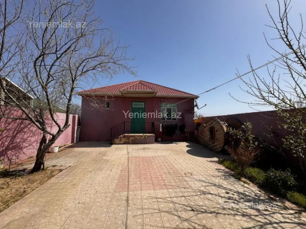 Satılır 3 otaqlı həyət evi 100 m²