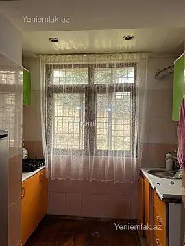 Satılır 2 otaqlı köhnə tikili 60 m²