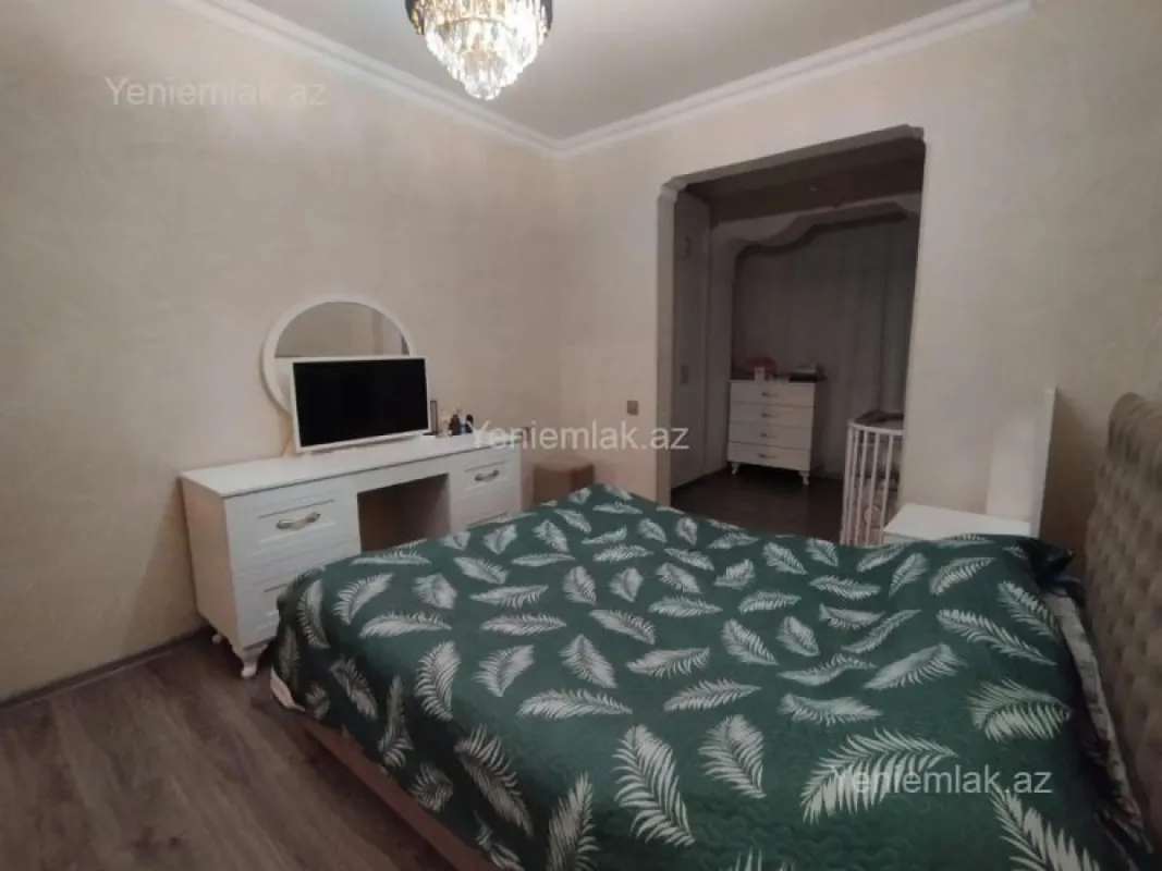 Satılır 4 otaqlı köhnə tikili 110 m²