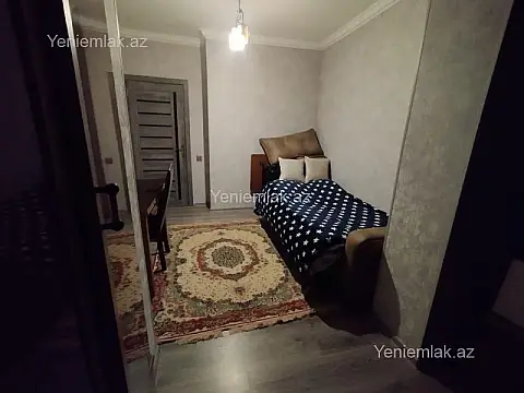 Satılır 4 otaqlı köhnə tikili 110 m²