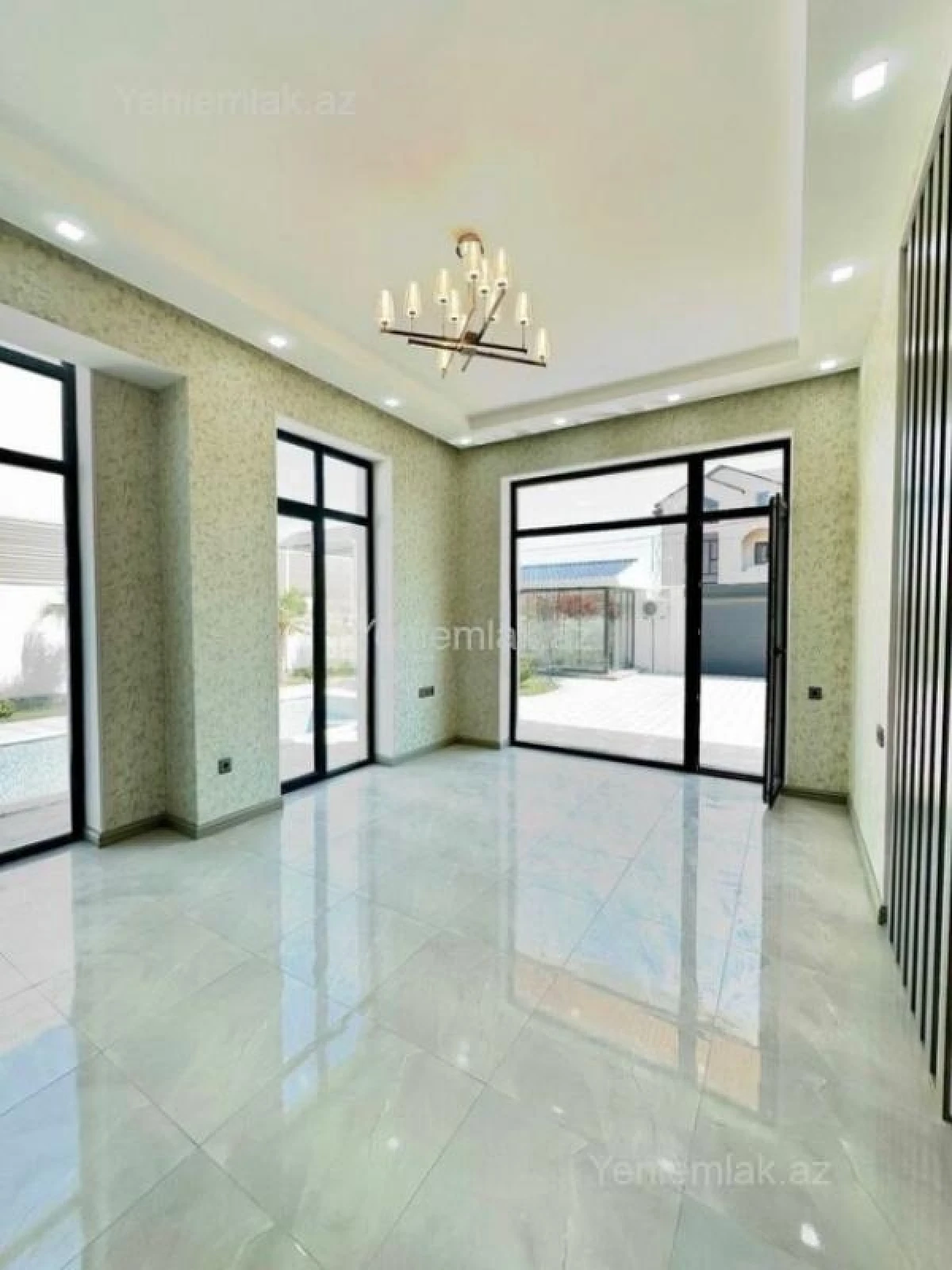 Satılır 5 otaqlı həyət evi 180 m²