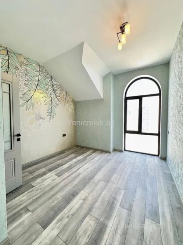 Satılır 5 otaqlı həyət evi 180 m²