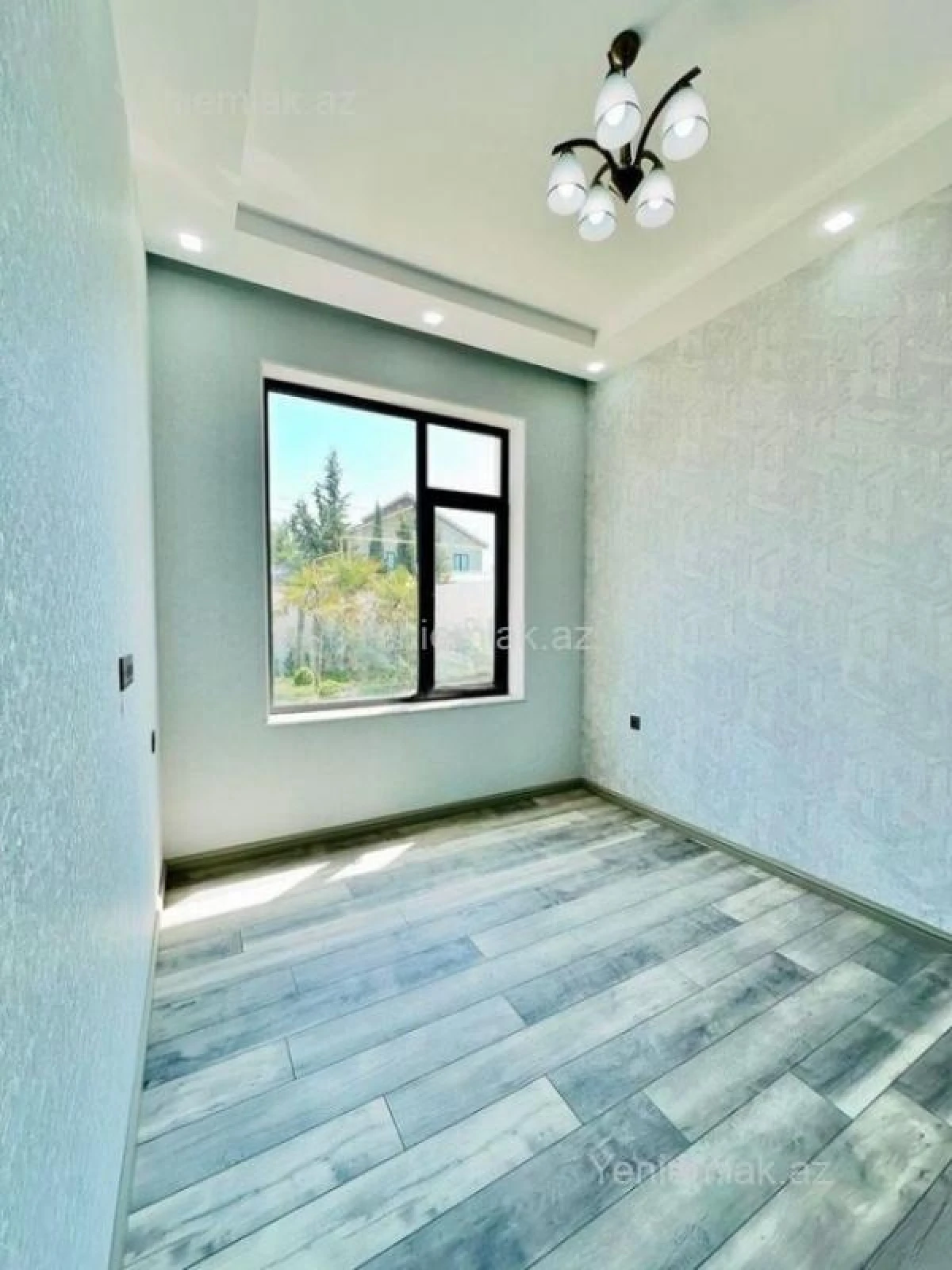 Satılır 5 otaqlı həyət evi 180 m²