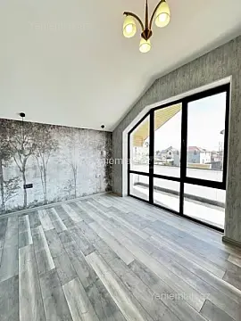 Satılır 5 otaqlı həyət evi 180 m²