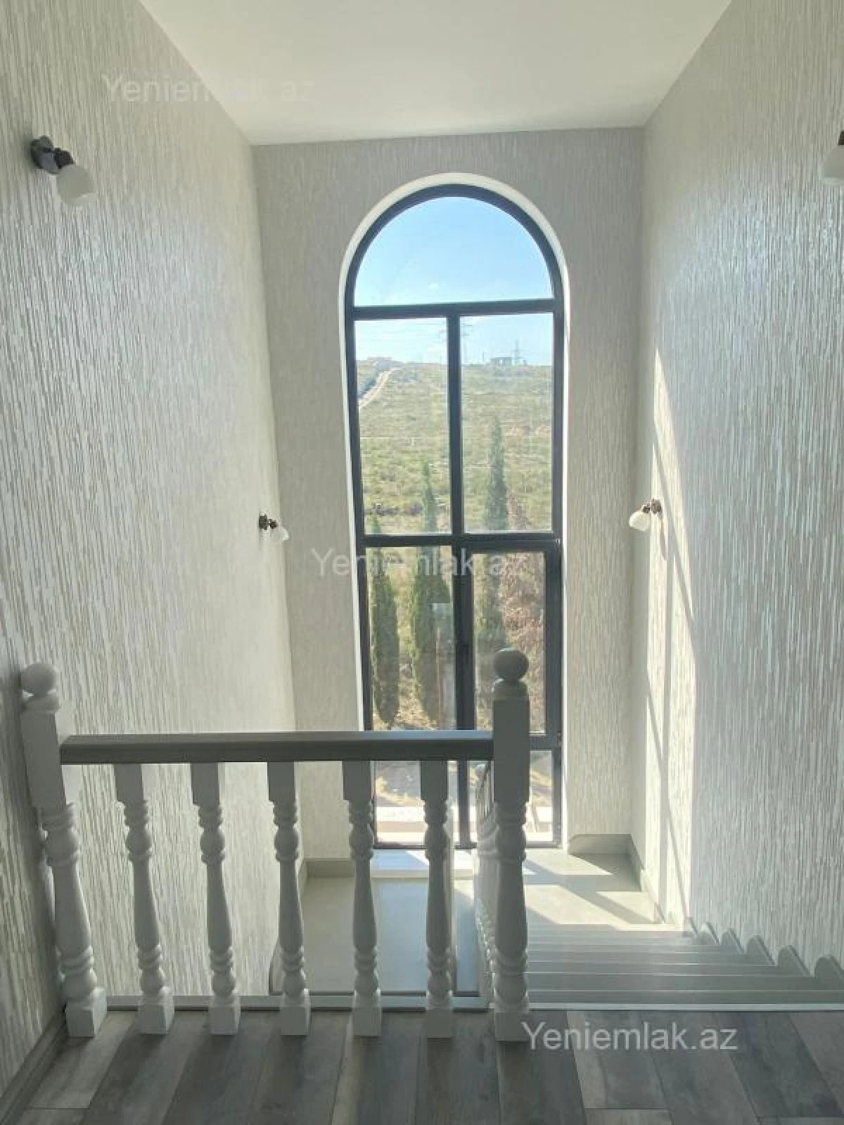 Satılır 5 otaqlı həyət evi 180 m²