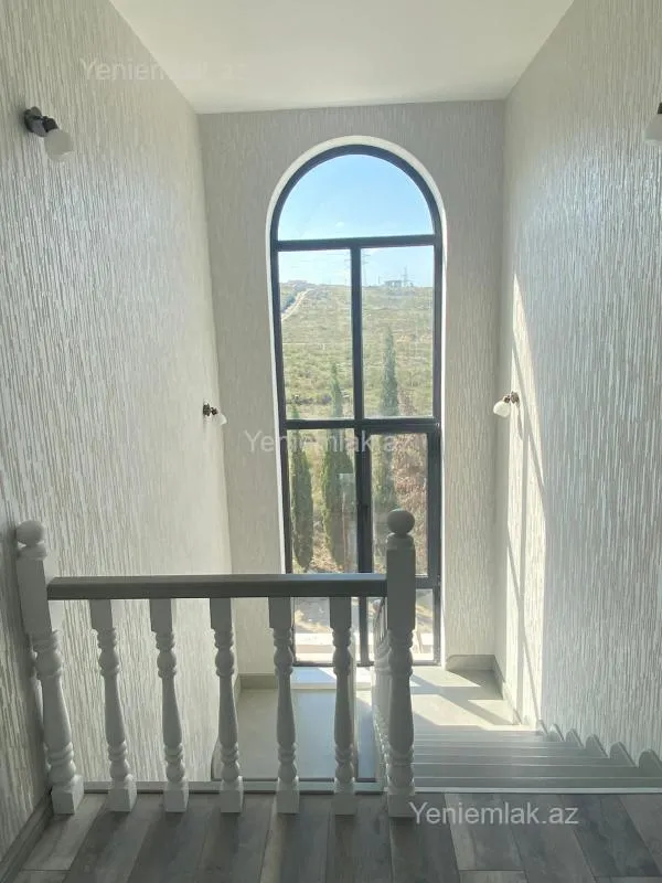 Satılır 5 otaqlı həyət evi 180 m²
