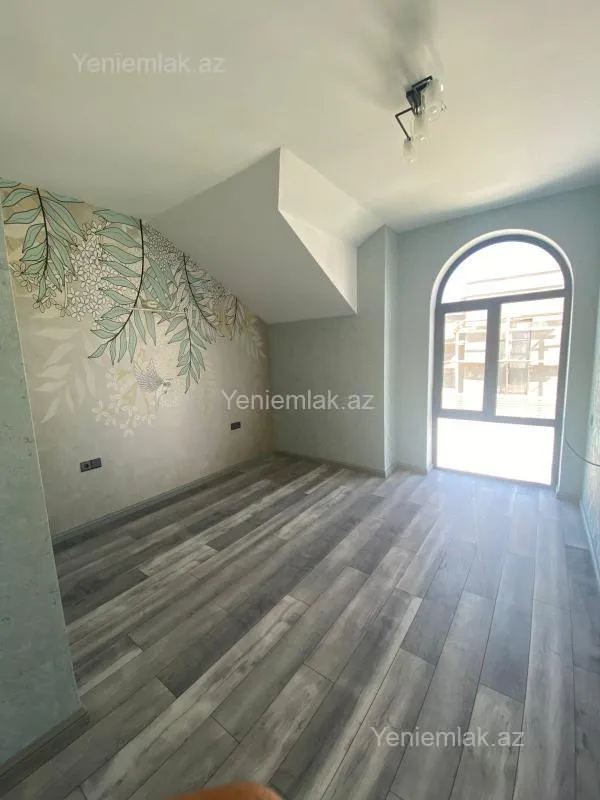 Satılır 5 otaqlı həyət evi 180 m²