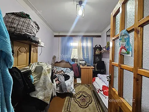 Satılır 2 otaqlı köhnə tikili 55 m²