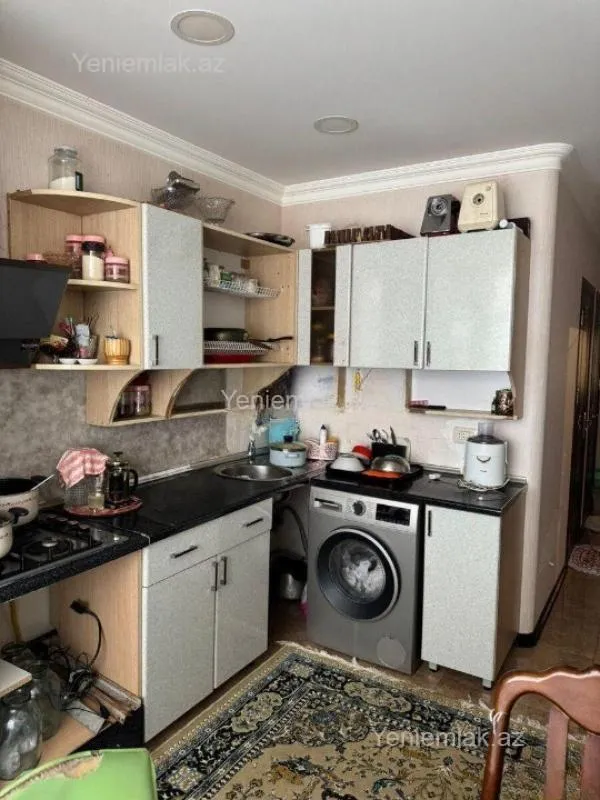 Satılır 3 otaqlı köhnə tikili 100 m²