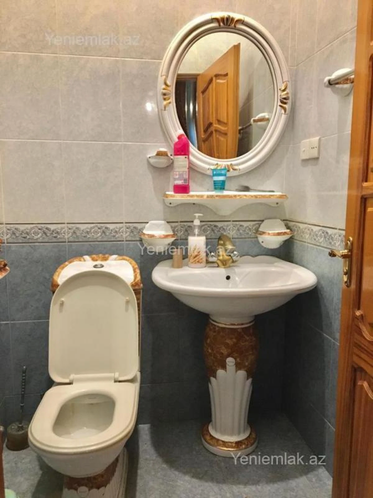 Satılır 4 otaqlı köhnə tikili 180 m²