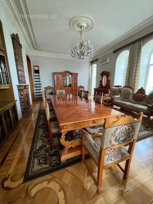 Satılır 4 otaqlı köhnə tikili 180 m²