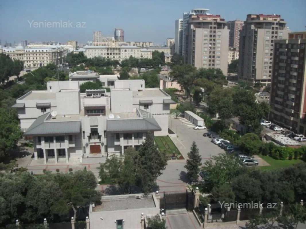 Satılır 2 otaqlı köhnə tikili 85 m²