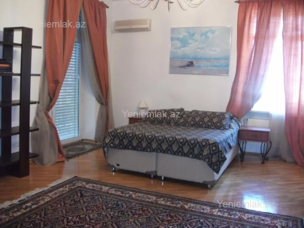 Satılır 3 otaqlı köhnə tikili 110 m²