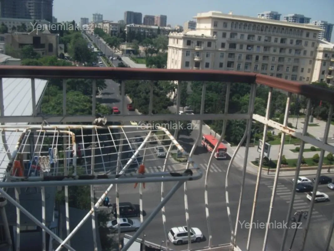 Satılır 3 otaqlı köhnə tikili 110 m²