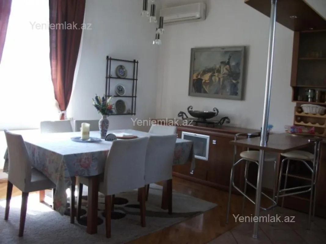 Satılır 3 otaqlı köhnə tikili 110 m²