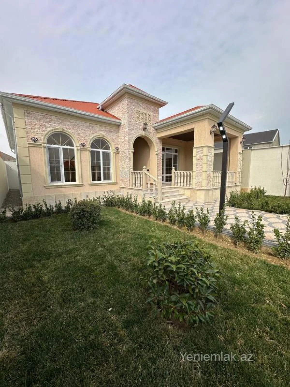 Satılır 4 otaqlı həyət evi 145 m²