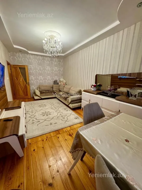 Satılır 4 otaqlı köhnə tikili 114 m²