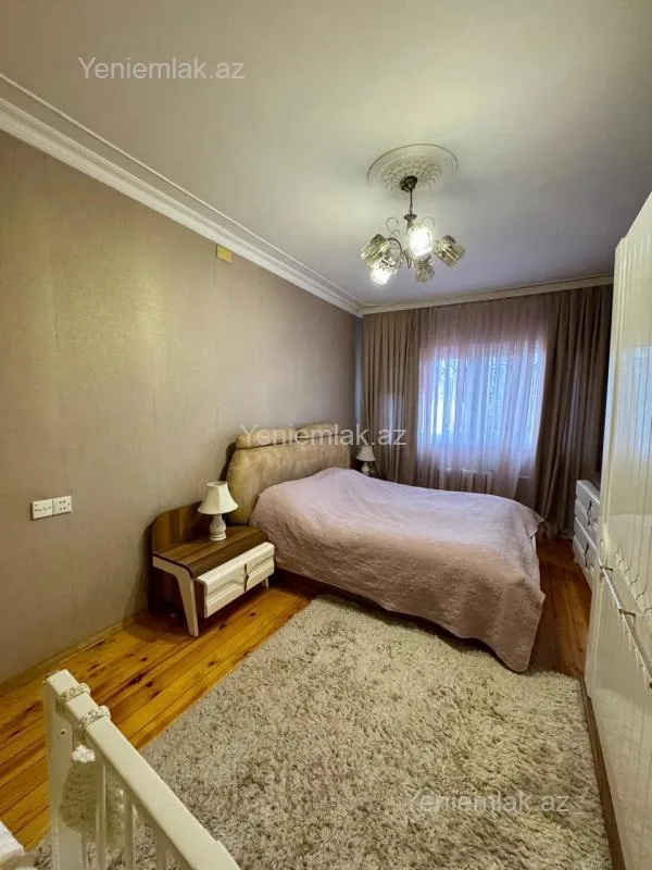 Satılır 4 otaqlı köhnə tikili 114 m²
