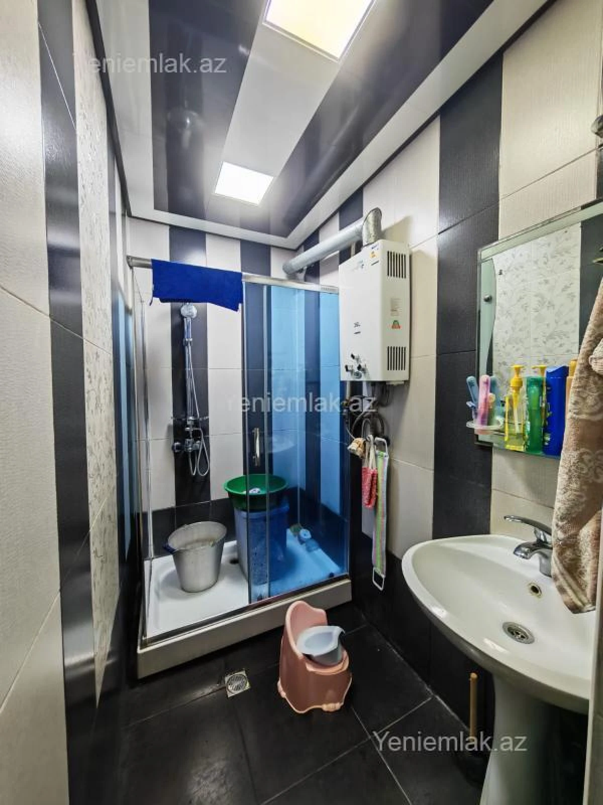 Satılır 2 otaqlı köhnə tikili 65 m²