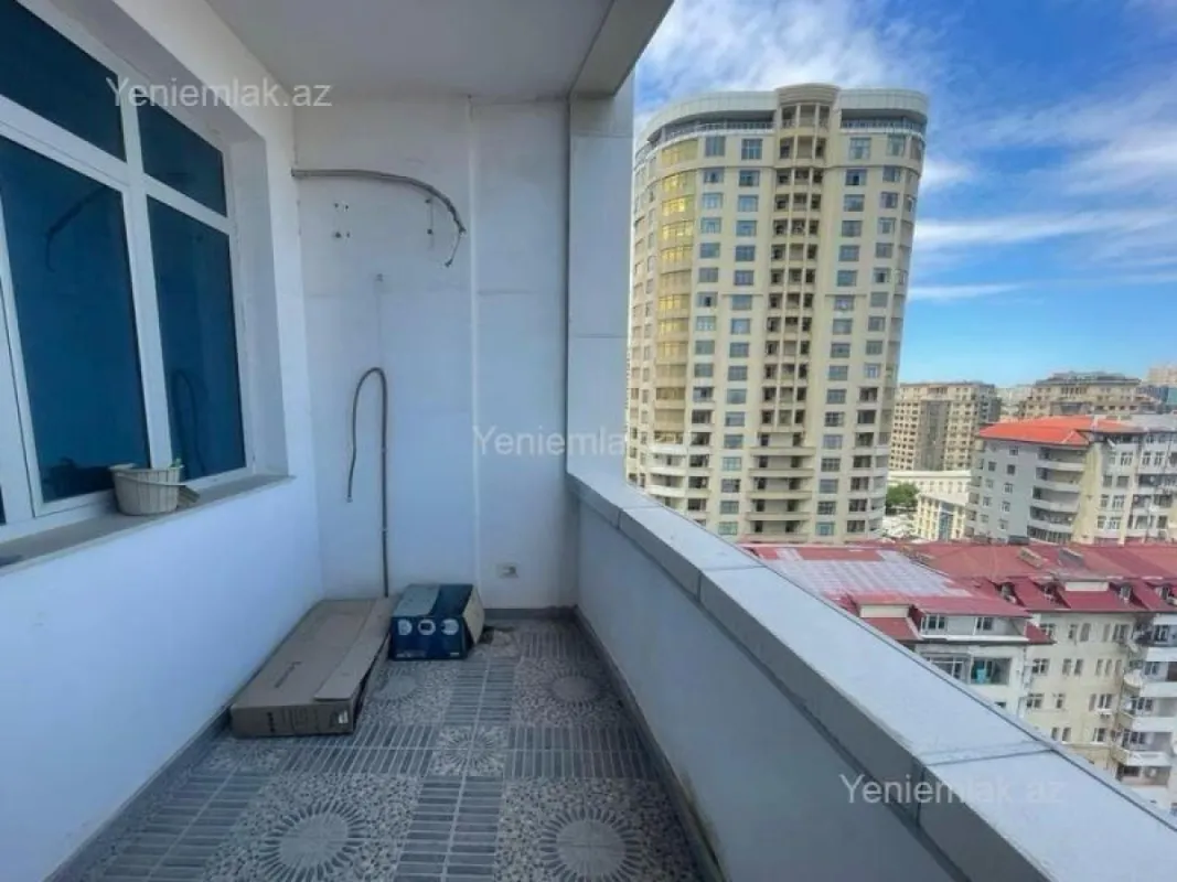 Satılır 4 otaqlı yeni tikili 210 m²