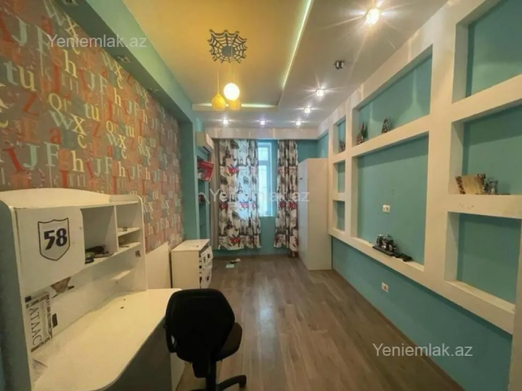 Satılır 4 otaqlı yeni tikili 210 m²