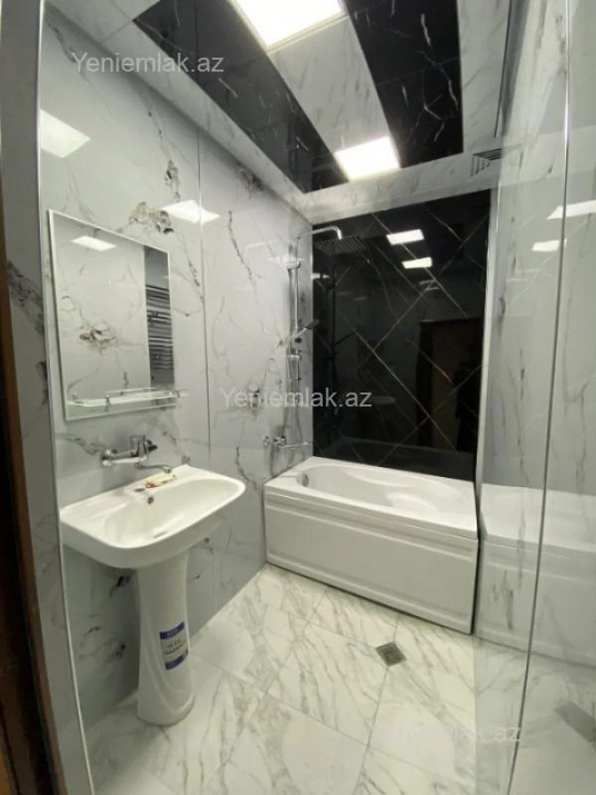 Satılır 2 otaqlı köhnə tikili 70 m²