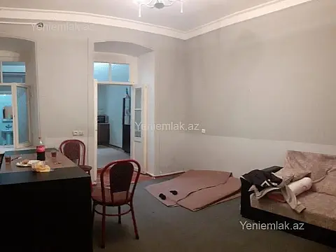 Satılır 1 otaqlı köhnə tikili 40 m²