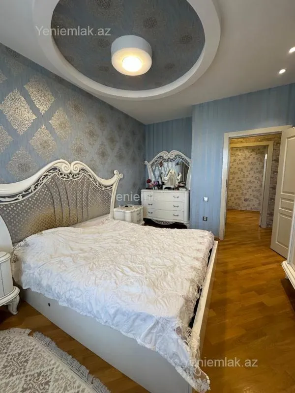 Satılır 3 otaqlı yeni tikili 90 m²