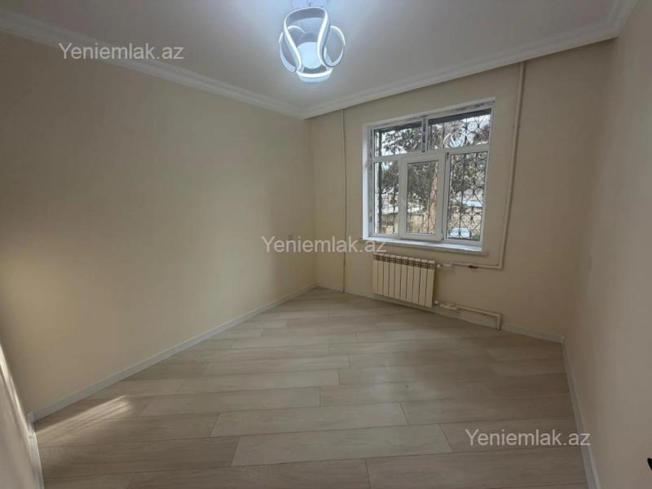 Satılır 4 otaqlı köhnə tikili 110 m²