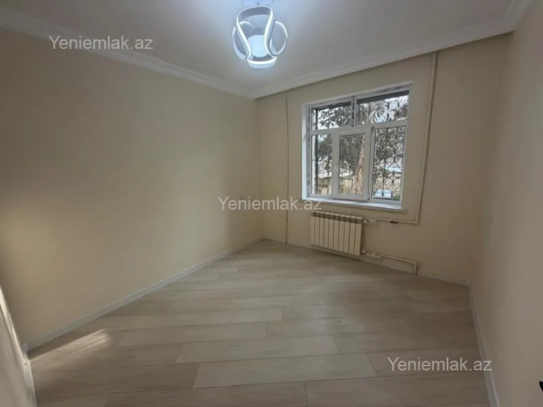 Satılır 4 otaqlı köhnə tikili 110 m²