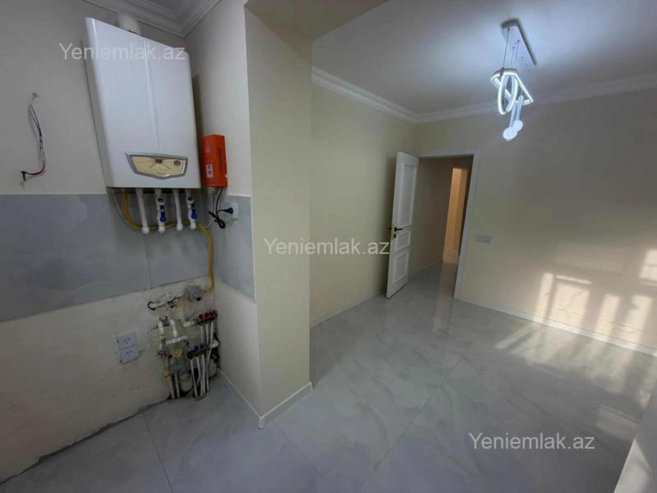 Satılır 4 otaqlı köhnə tikili 110 m²