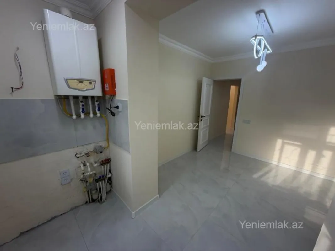 Satılır 4 otaqlı köhnə tikili 110 m²