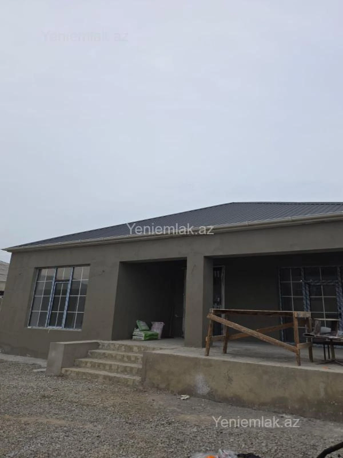 Satılır 4 otaqlı həyət evi