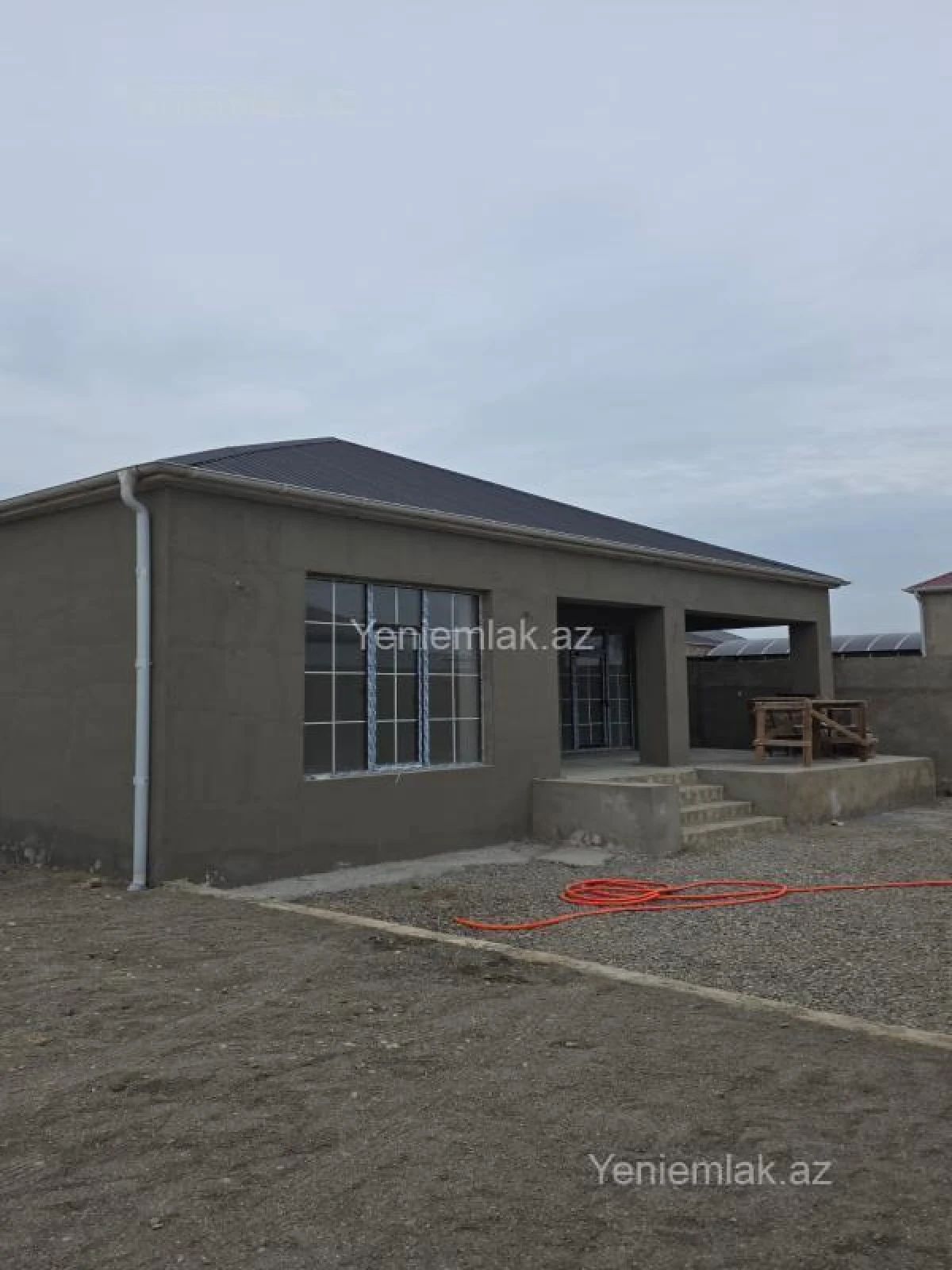 Satılır 4 otaqlı həyət evi