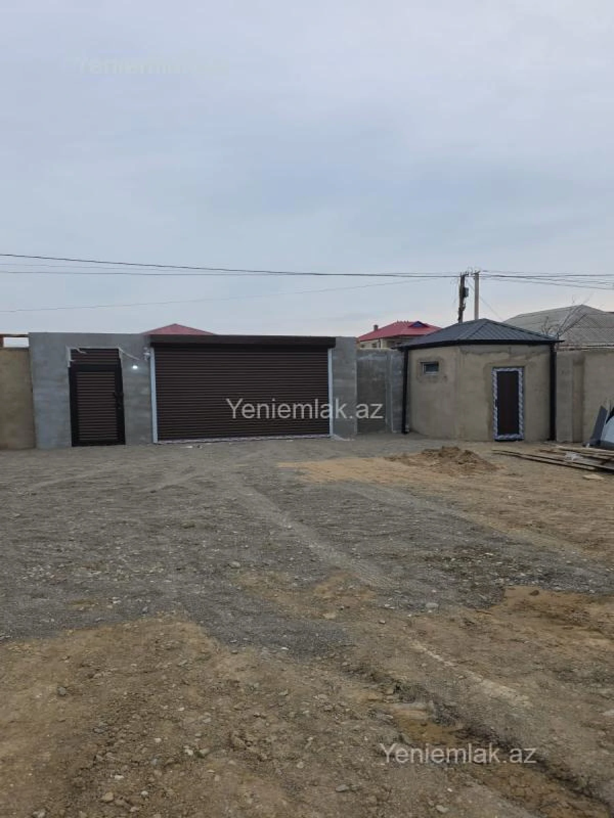 Satılır 4 otaqlı həyət evi