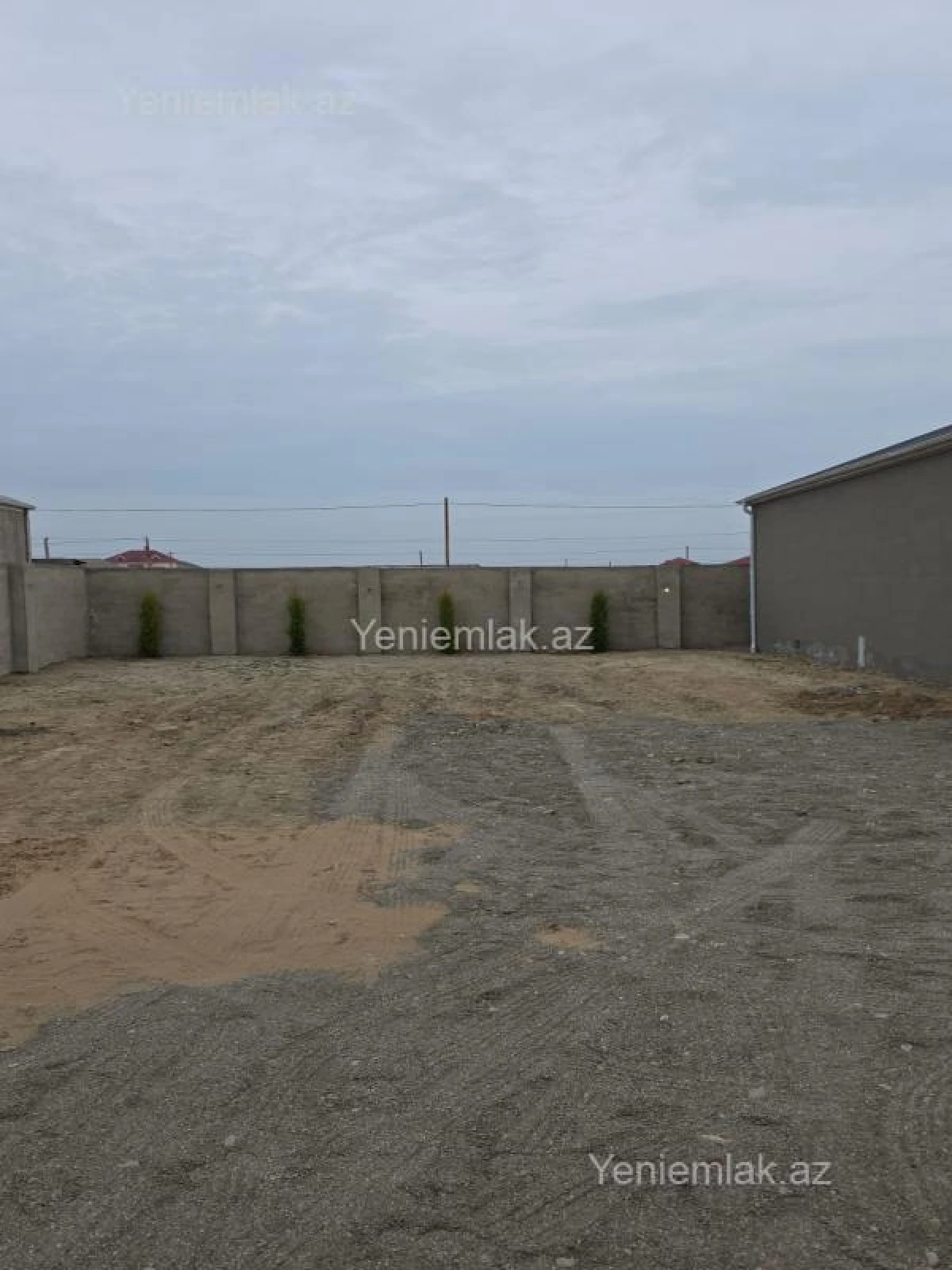 Satılır 4 otaqlı həyət evi