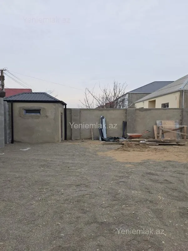 Satılır 4 otaqlı həyət evi