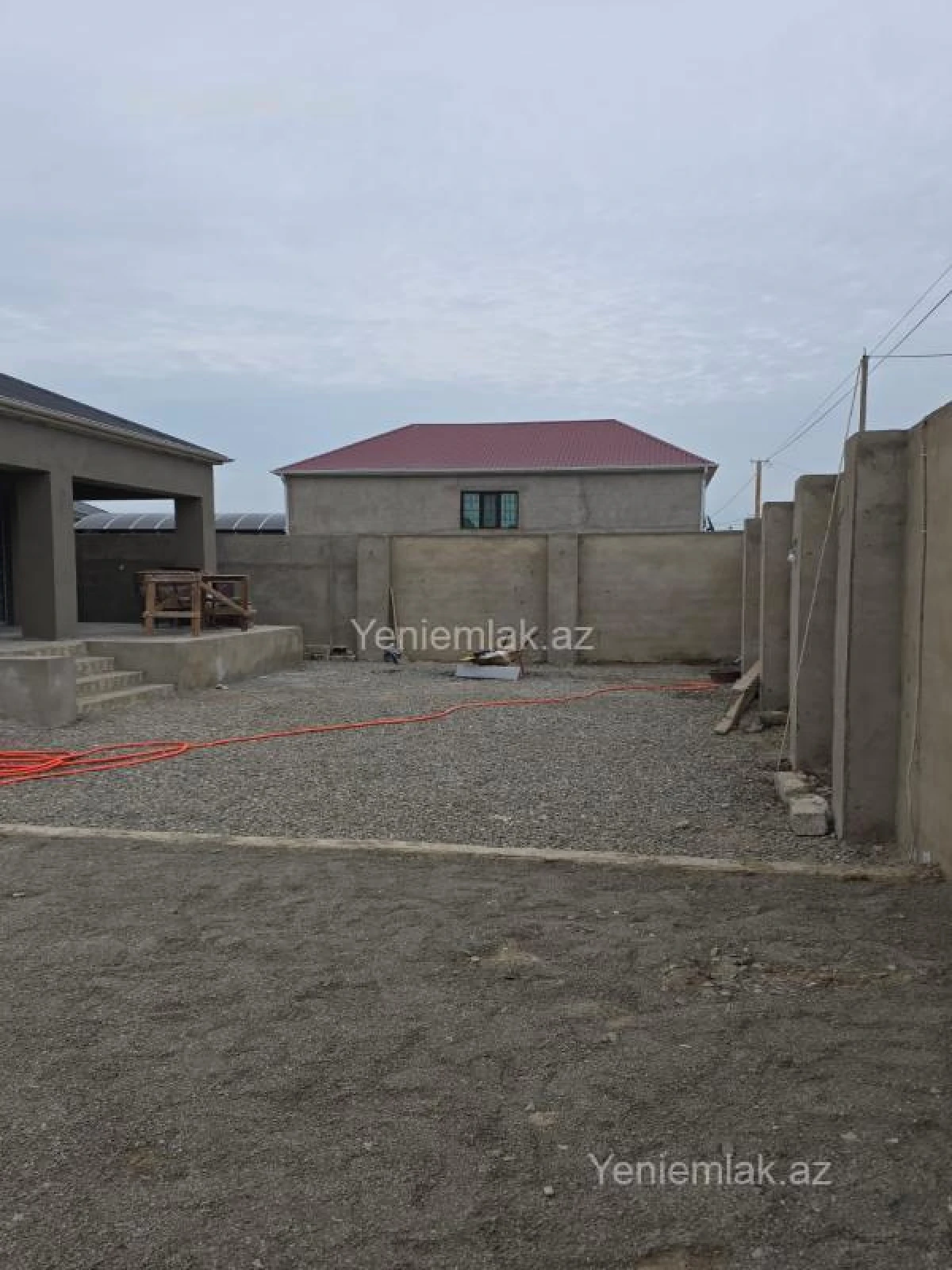 Satılır 4 otaqlı həyət evi