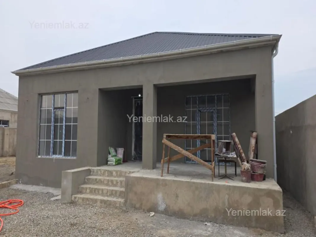 Satılır 4 otaqlı həyət evi