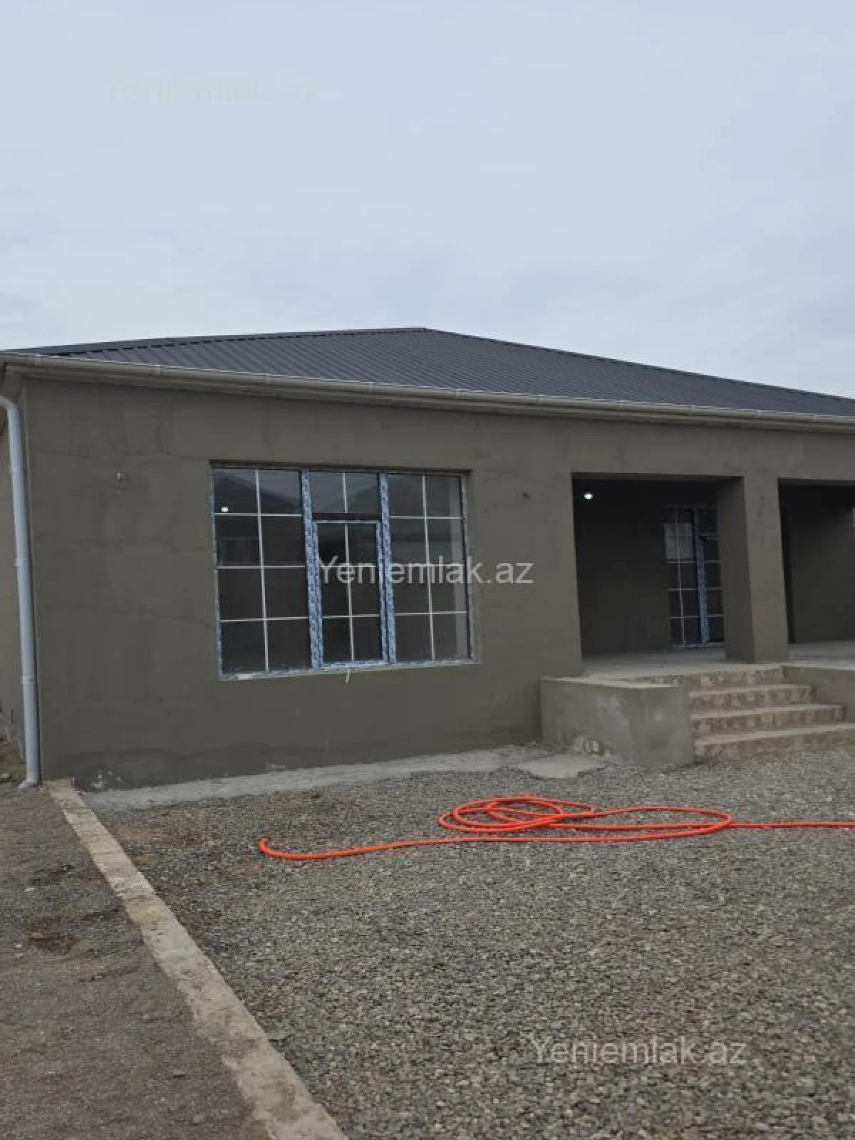 Satılır 4 otaqlı həyət evi