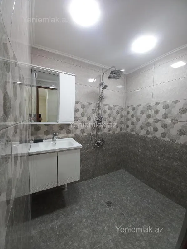 Satılır 2 otaqlı köhnə tikili 65 m²