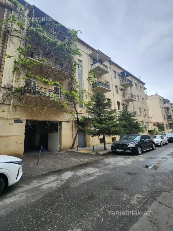 Satılır 2 otaqlı köhnə tikili 55 m²